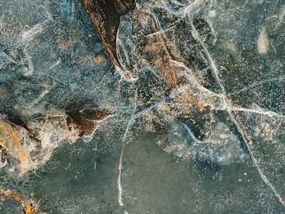 Geometric ice crystals forming a rhythmic pattern